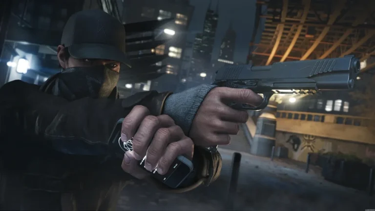 Aiden Pearce, casquette et masque sur le visage, braque un pistolet dans une rue de Chicago de nuit dans Watch Dogs