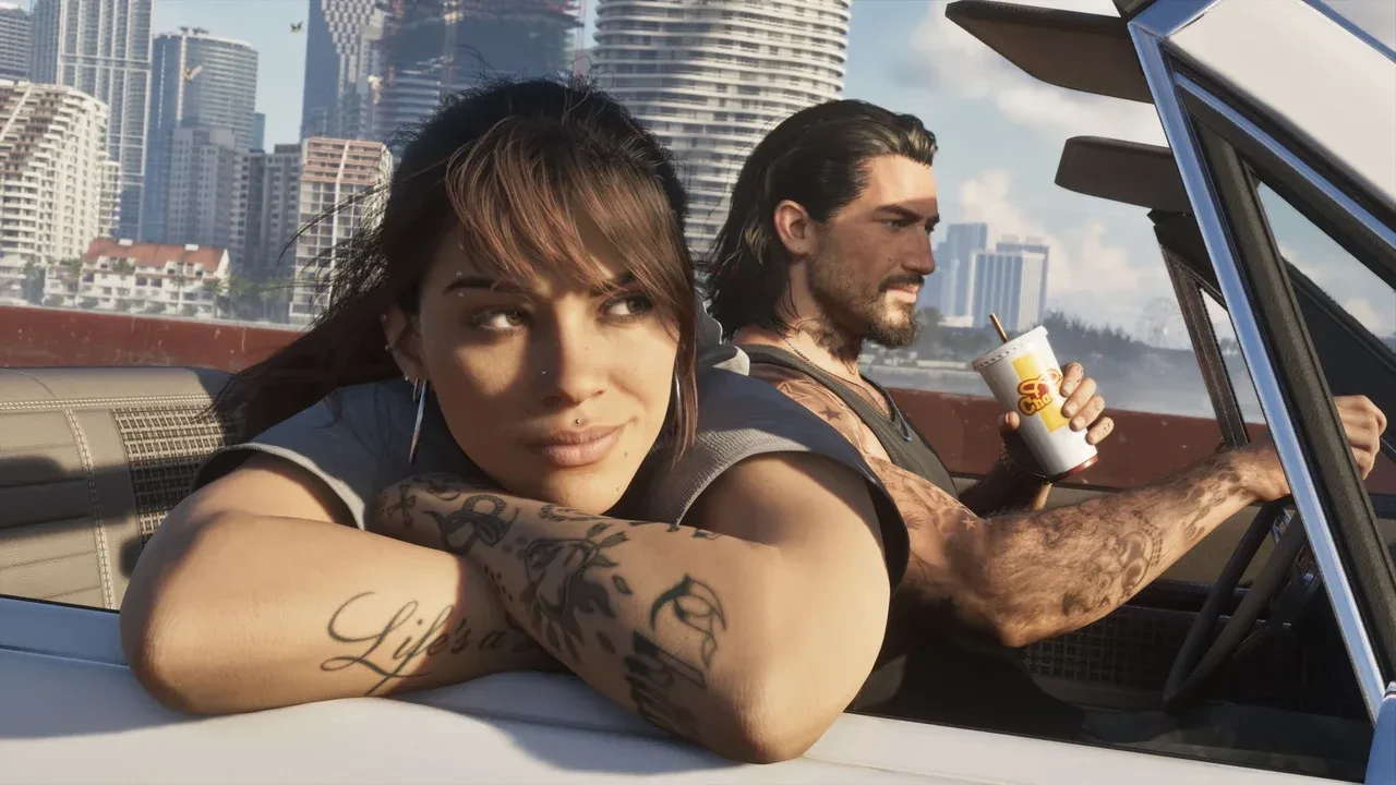 Lucia et Jason dans une décapotable, devant les gratte-ciel de Vice City, dans GTA 6