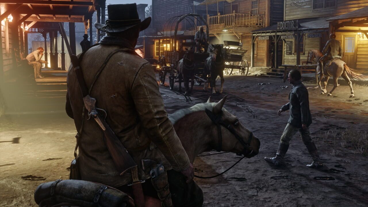 Arthur Morgan chevauche avec deux membres du gang dans Red Dead Redemption 2