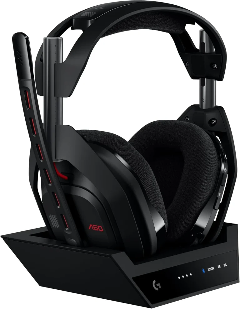 Casque gaming sans fil Logitech G Astro A50 Gen 5 noir et rouge posé sur sa station d'accueil